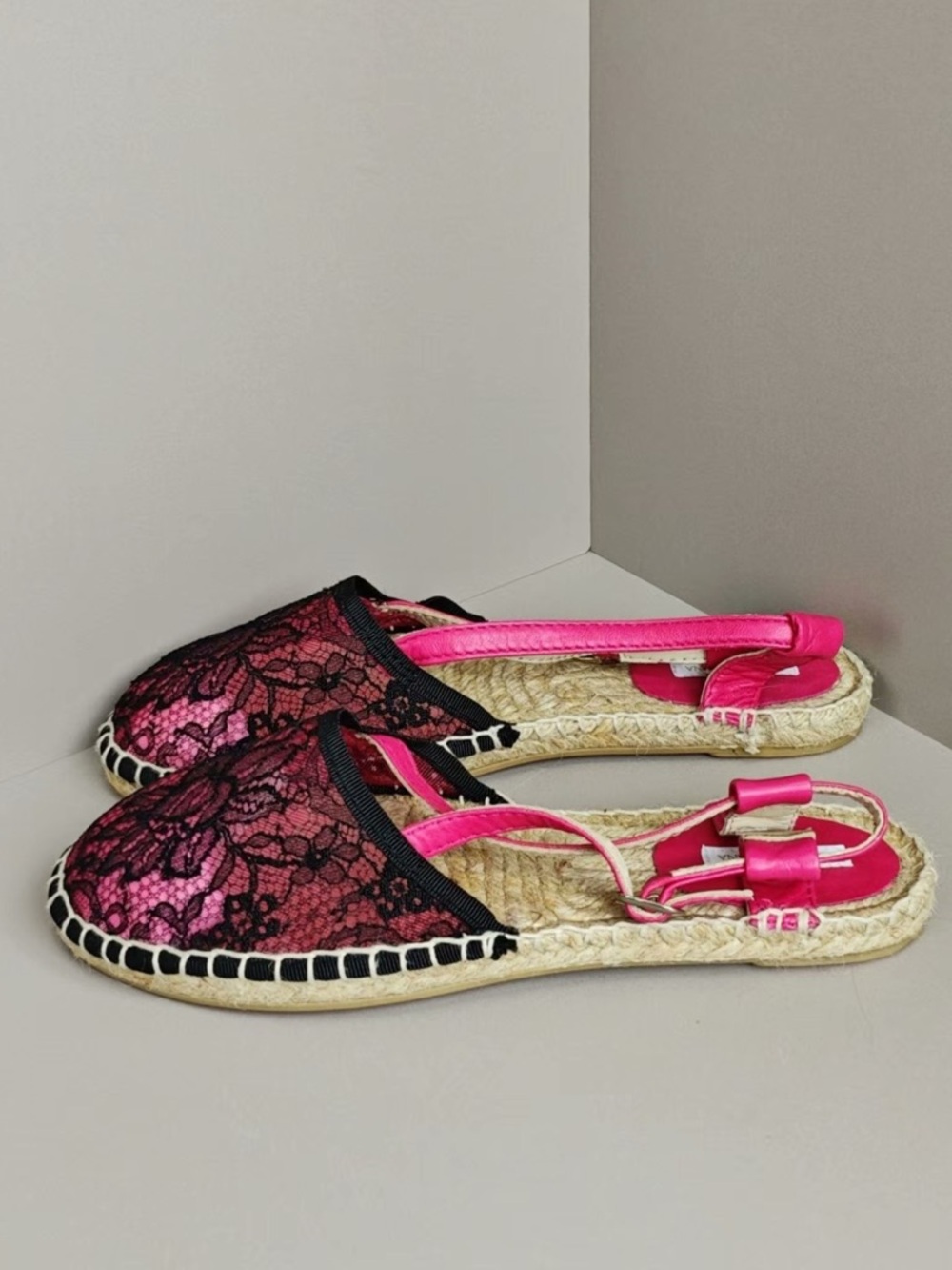 🚩steal Dolce & Gabbana Pink and Black Lace Espadrille Slingbacks